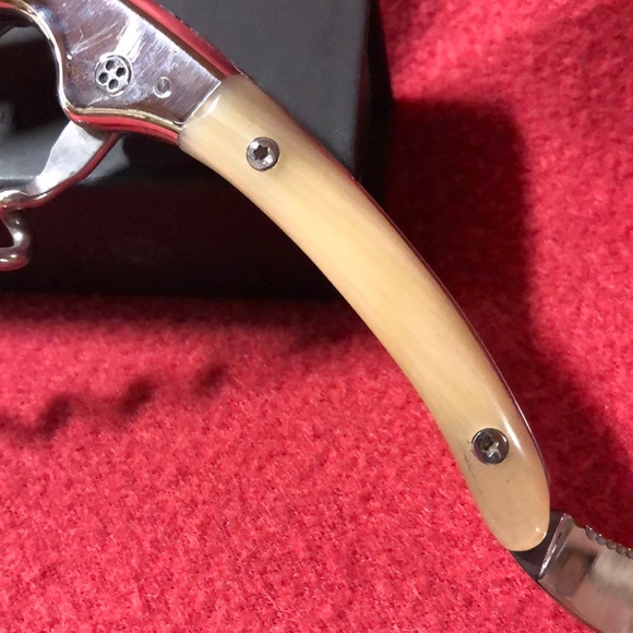 Laguiole Claude Dozorme Corkscrew with Cream Resin Handle - Picture 10 of 13